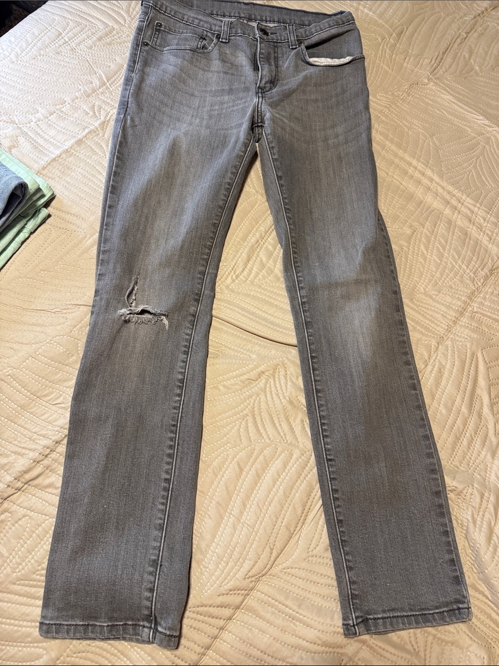 Levi’s 510 Men’s/Junior Sz 28x28 Distressed Straight-Leg Jeans